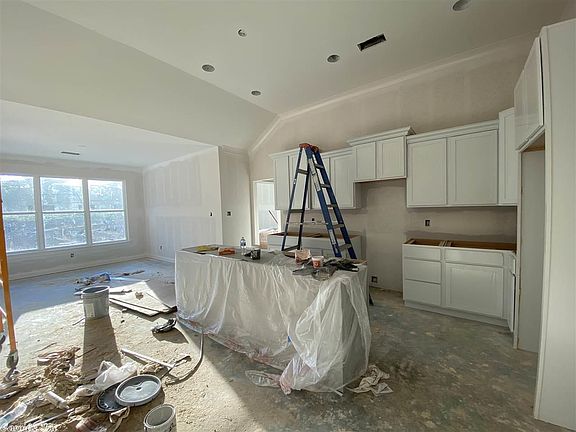 4th image of 136 Greatwood Ct