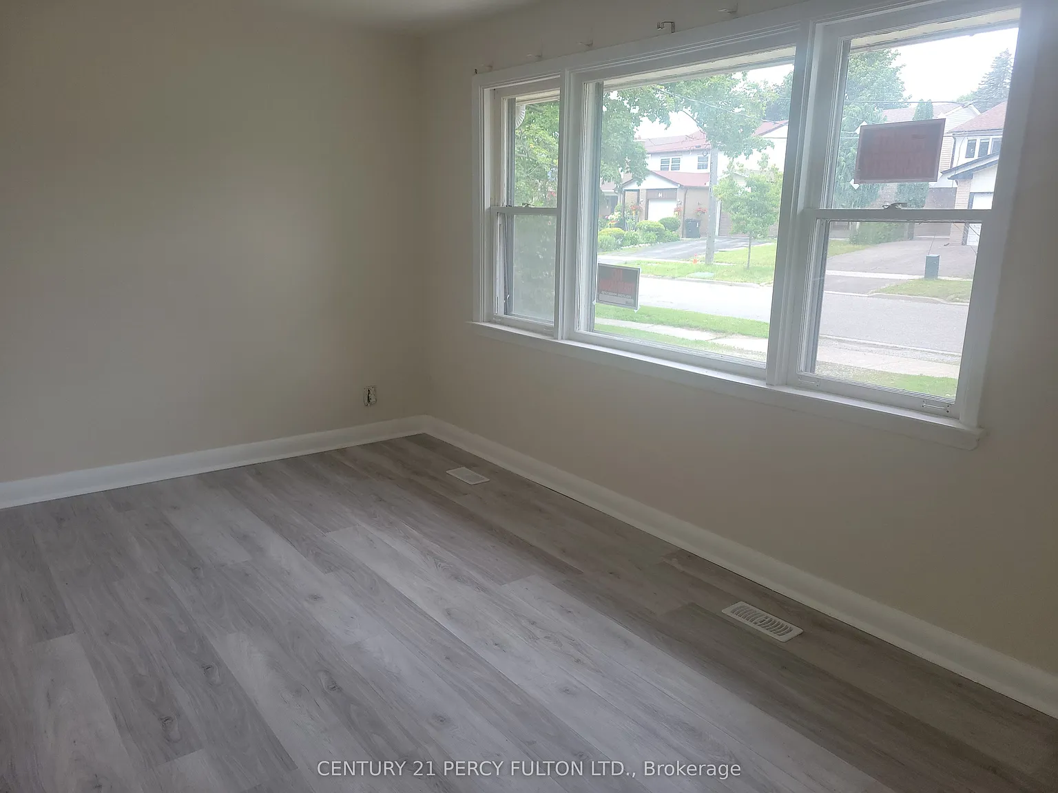 3 bed, $2,695 — Photo 2