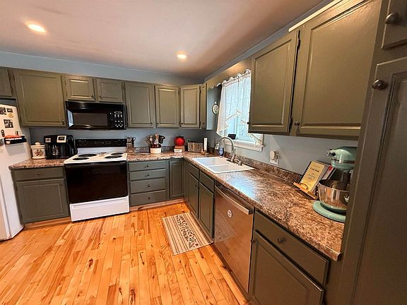4th image of 311 Phinney Farm Rd