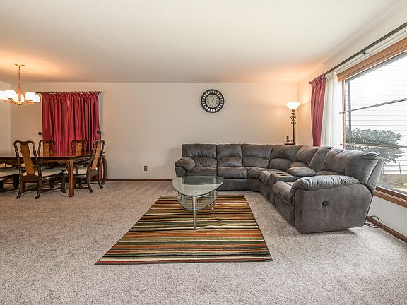 4th image of 4788 Geraldine Ave