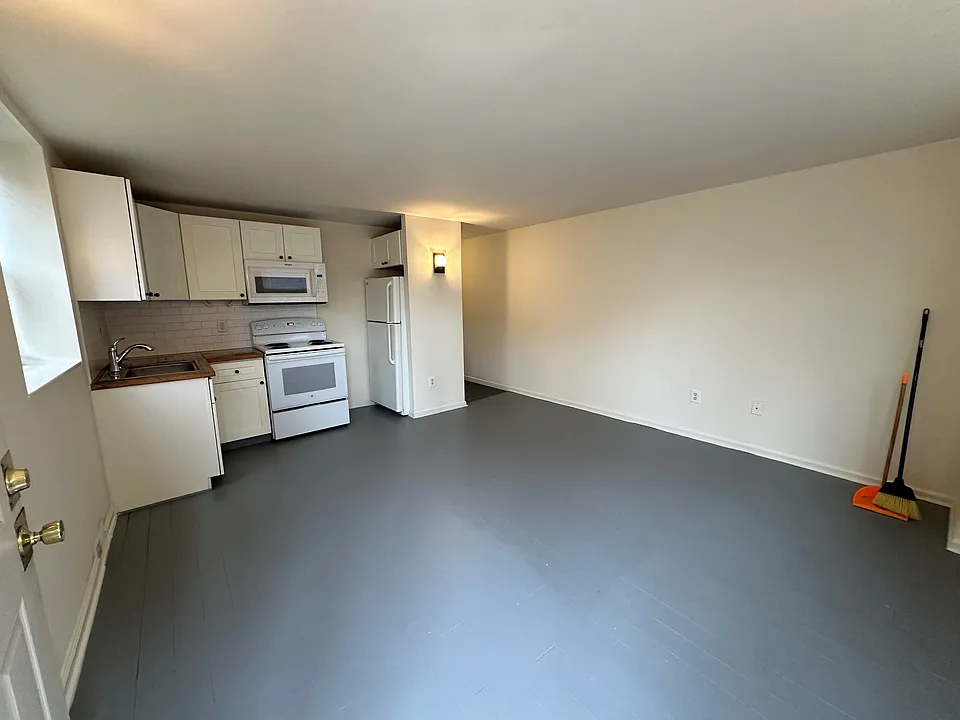 2621 E Thompson St #1