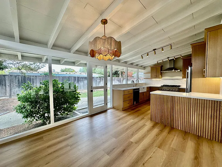 3081 McKinley Dr — Photo 5