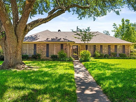 5th image of 311 Sweetbriar Dr