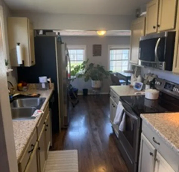 237 Asbury Rd — Photo 2