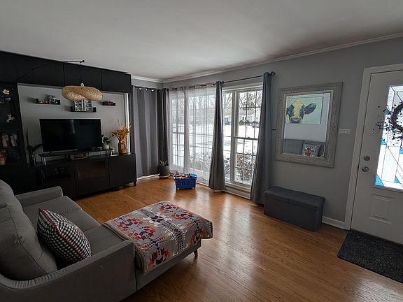 3rd image of 608 N Joyce St