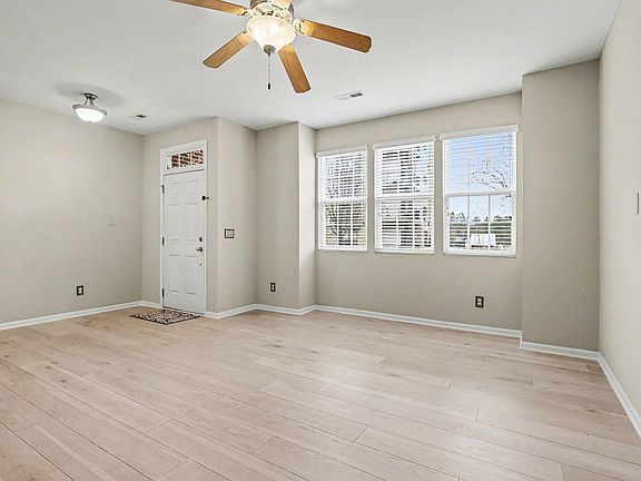 3rd image of 3634 Olympia Dr