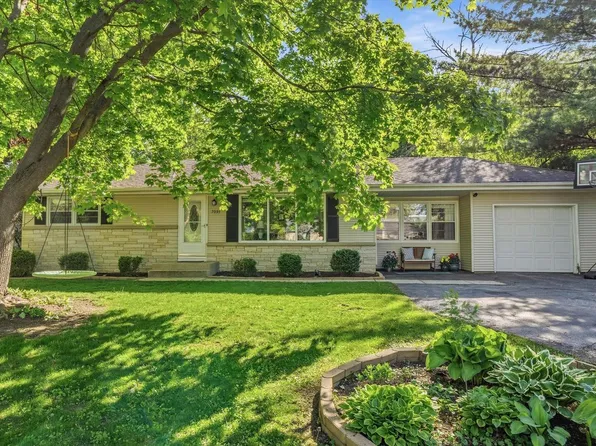 7035 N Rockledge AVENUE, Glendale, WI 53209