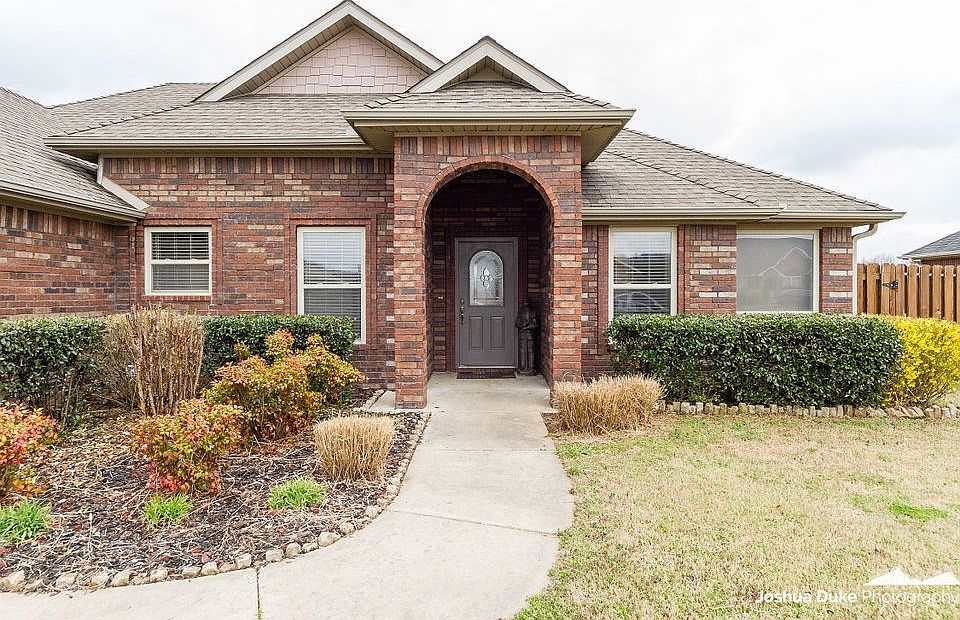 1st image of 2318 N Stonecrest Dr