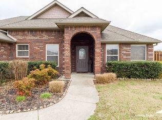 2318 N Stonecrest Dr, Fayetteville, AR 72701