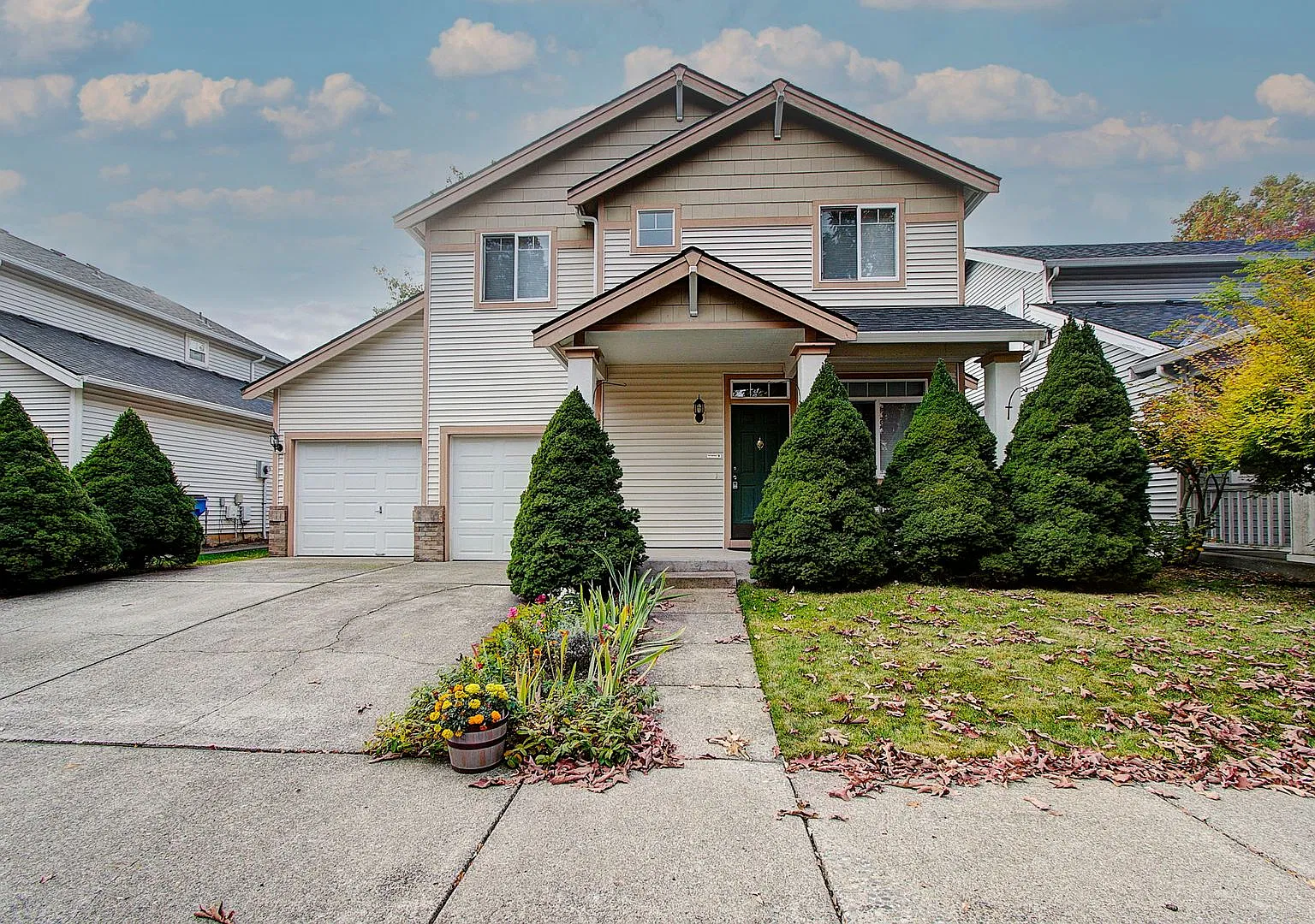 Fisher's Landing- 3 bedroom — Photo 3