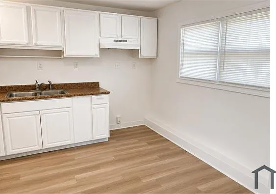 3 bed, 1000 sqft, $1,749 — Photo 4