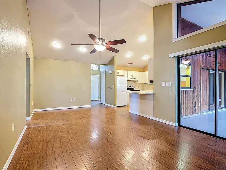 2108 Jonathan Ln — Photo 15