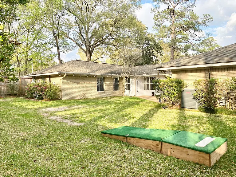729 Camelot Ln — Photo 23
