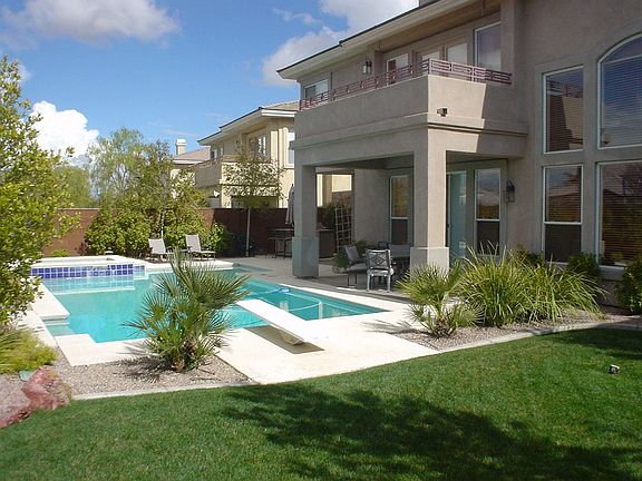 3rd image of 105 N Buteo Woods Ln