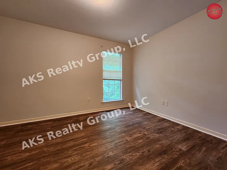 1090 Thompson Rd — Photo 11