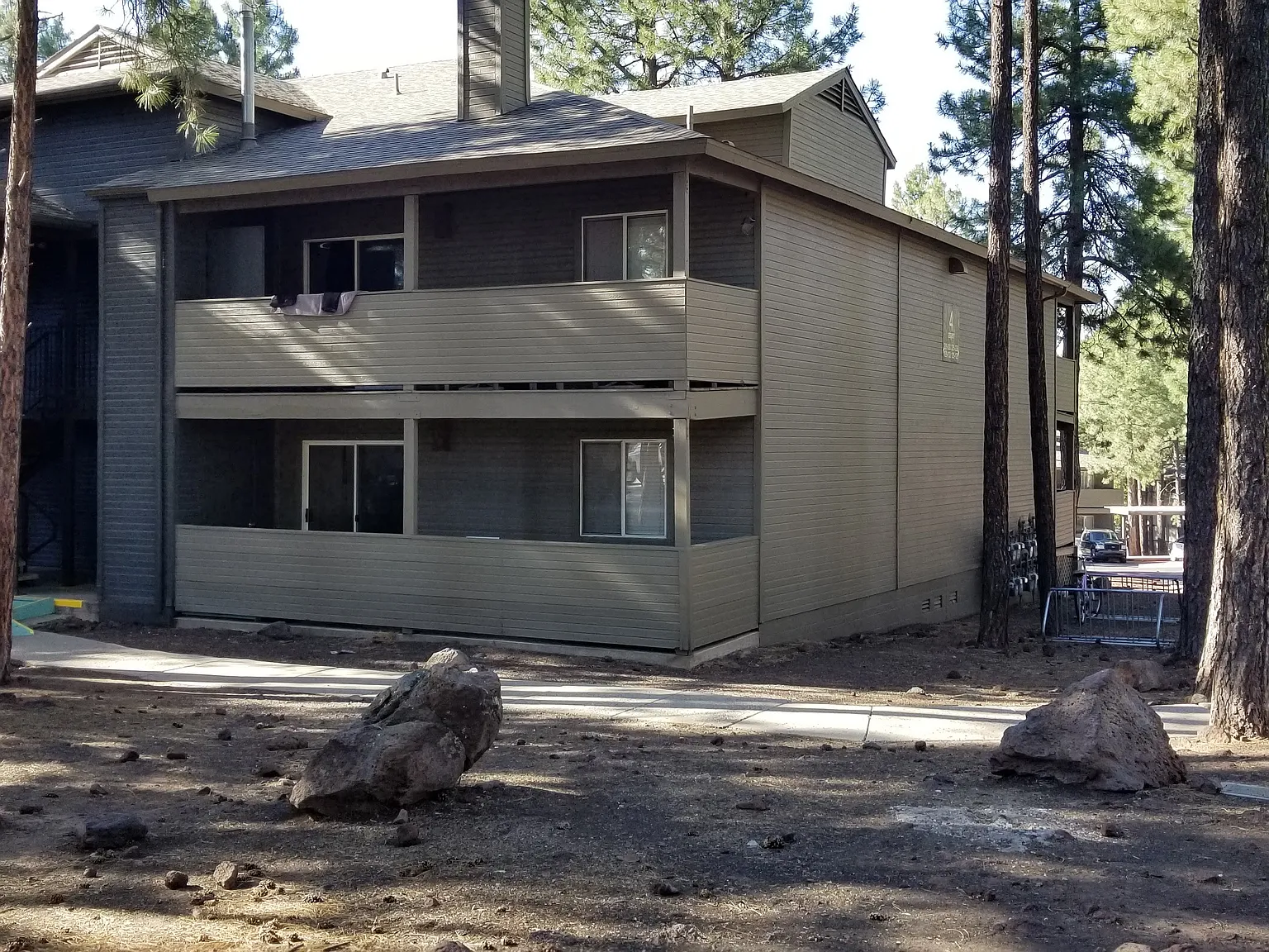 2 bed, 906 sqft, $1,649 — Photo 2