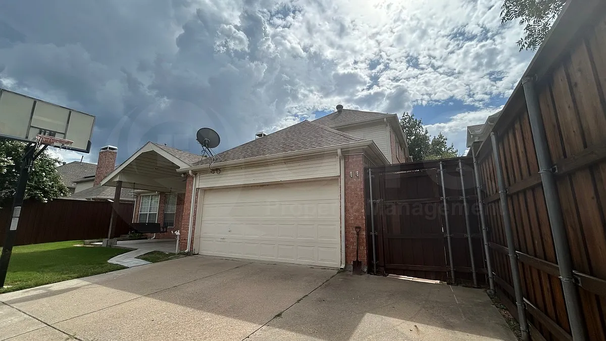 4 bed, 4.0 bath, 3343 sqft, $3,399 — Photo 3