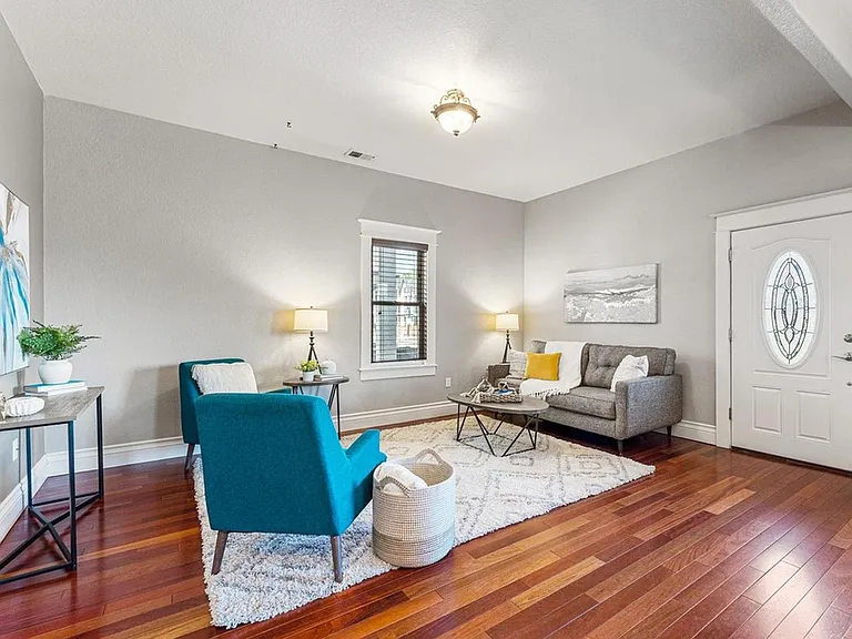 1265 N Stuart St — Photo 3