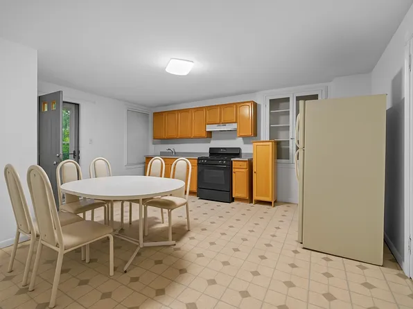 593 Bainbridge Street image 8 of 14