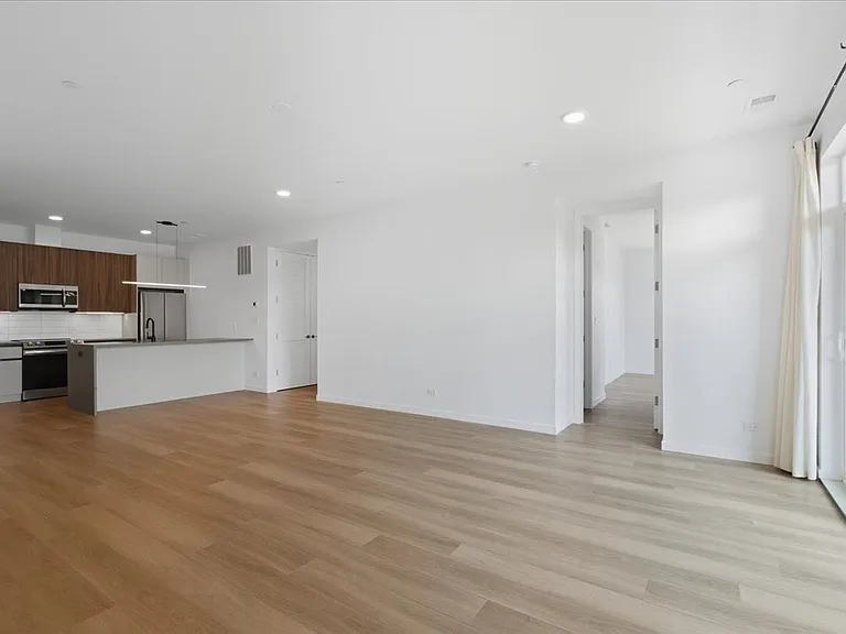 203 S Leavitt St #402 — Photo 5