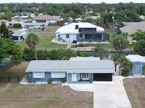 832 E 4th St, Englewood, FL 34223