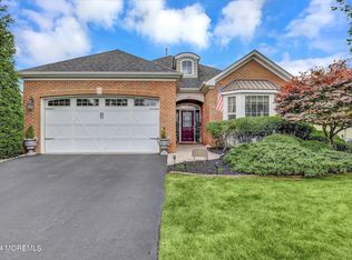 23 E Raphael Ln, Farmingdale, NJ 07727