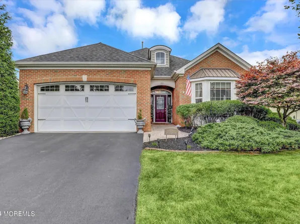 23 E Raphael Lane, Farmingdale, NJ 07727