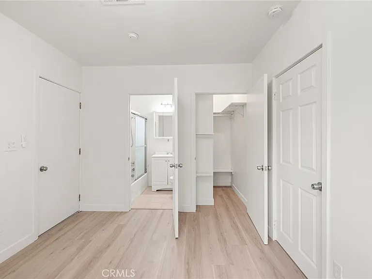 18418 Sylvan St — Photo 9