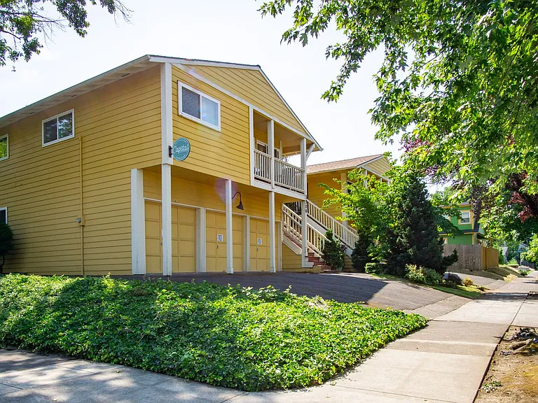 3506 SE 15th Ave #2 — Photo 2