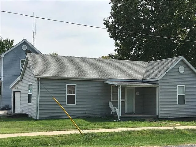 304 S 1st St photo 1