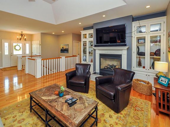 3rd image of 1727 Karnis Dr NW