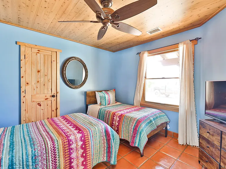 25933 Potrero Valley Rd — Photo 16