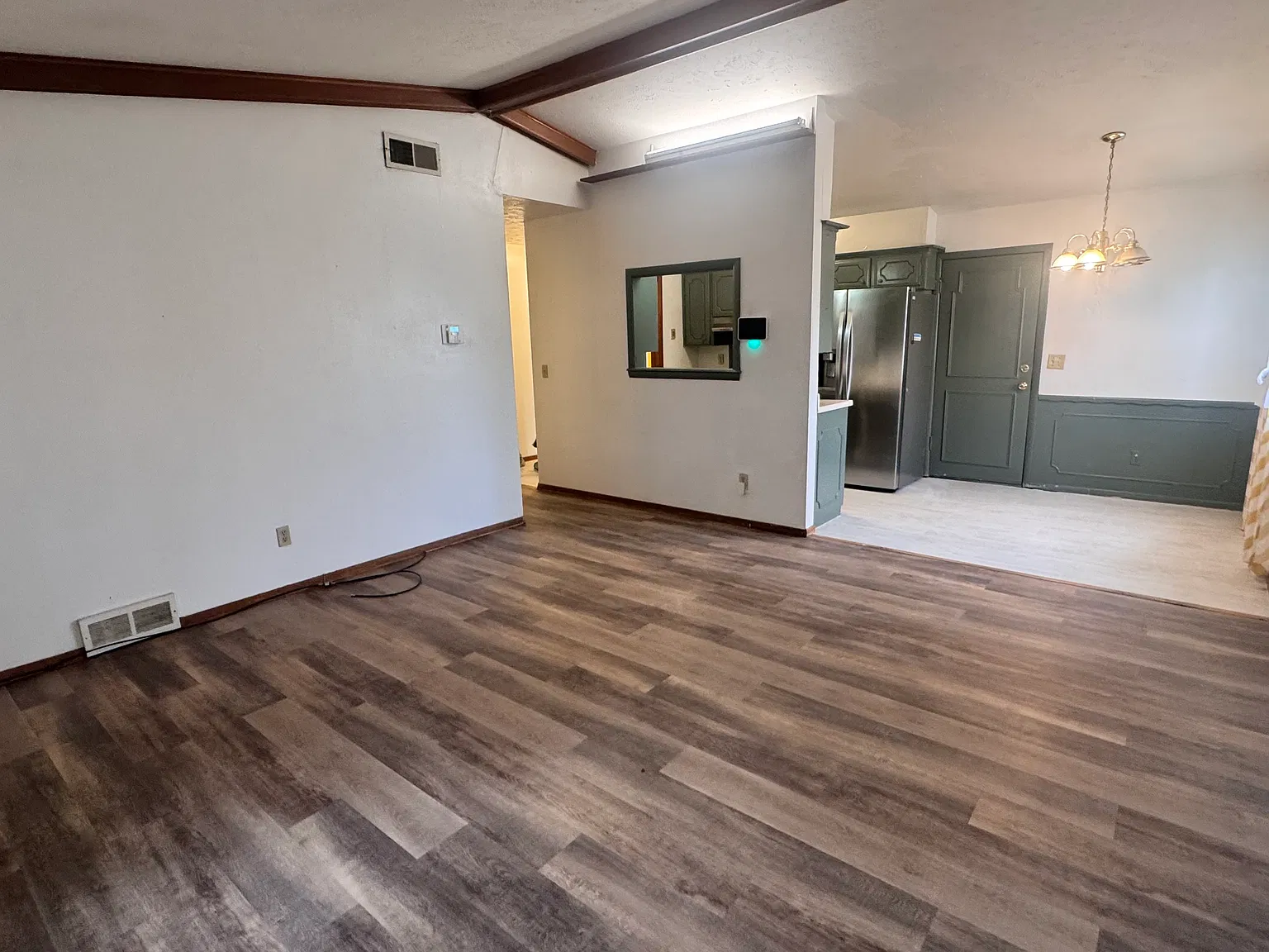 3 bed, 1.5 bath, 1075 sqft, $1,300 — Photo 4