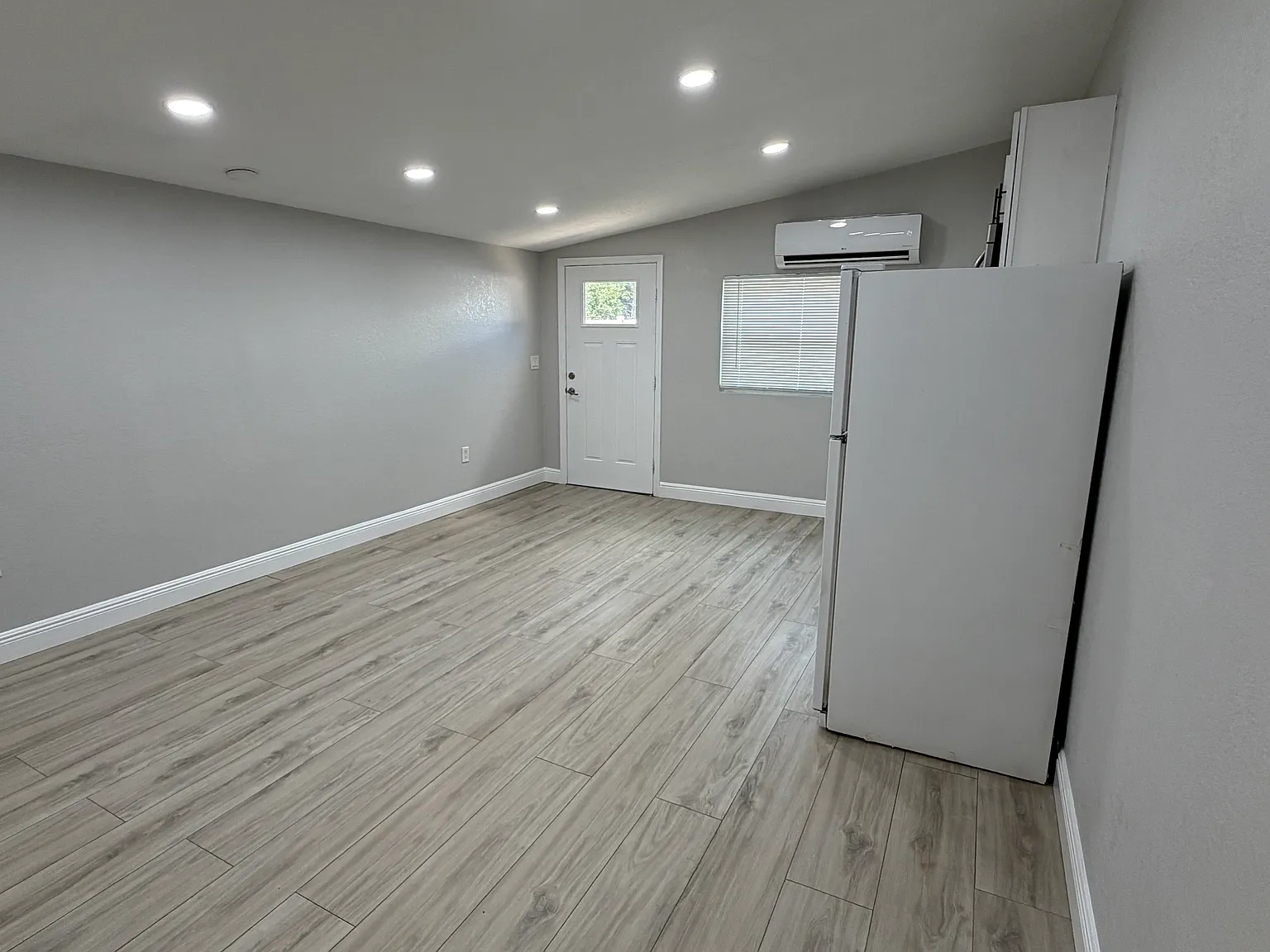 Studio, 348 sqft, $1,300 — Photo 3