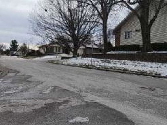 Exterior Neighborhood (street photo)