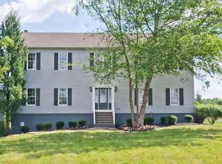 18 Olde Noah Hunt Rd, Millstone Township, NJ 08510