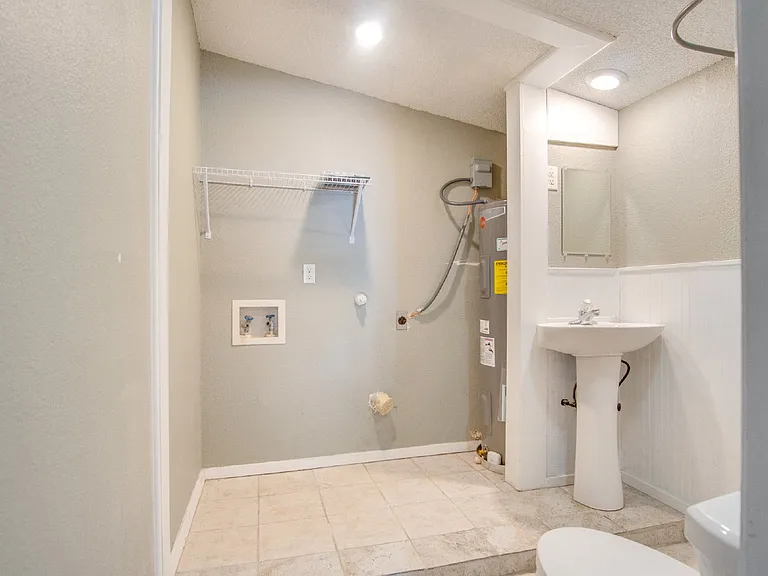 3411 W Yonge St — Photo 15