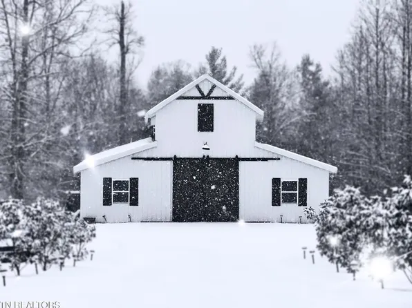 387 Red Williams Rd, Crossville, TN 38571