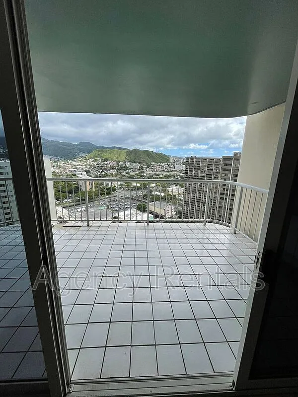 1 bed, 1.0 bath, 766 sqft, $2,400 — Photo 3