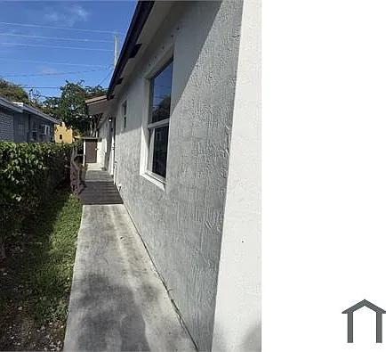 3 bed, 864 sqft, $2,400 — Photo 3