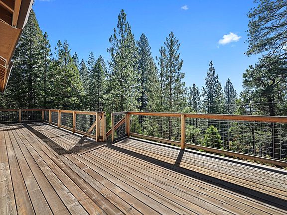 Upper floor large balcony/deck with gorgeous views