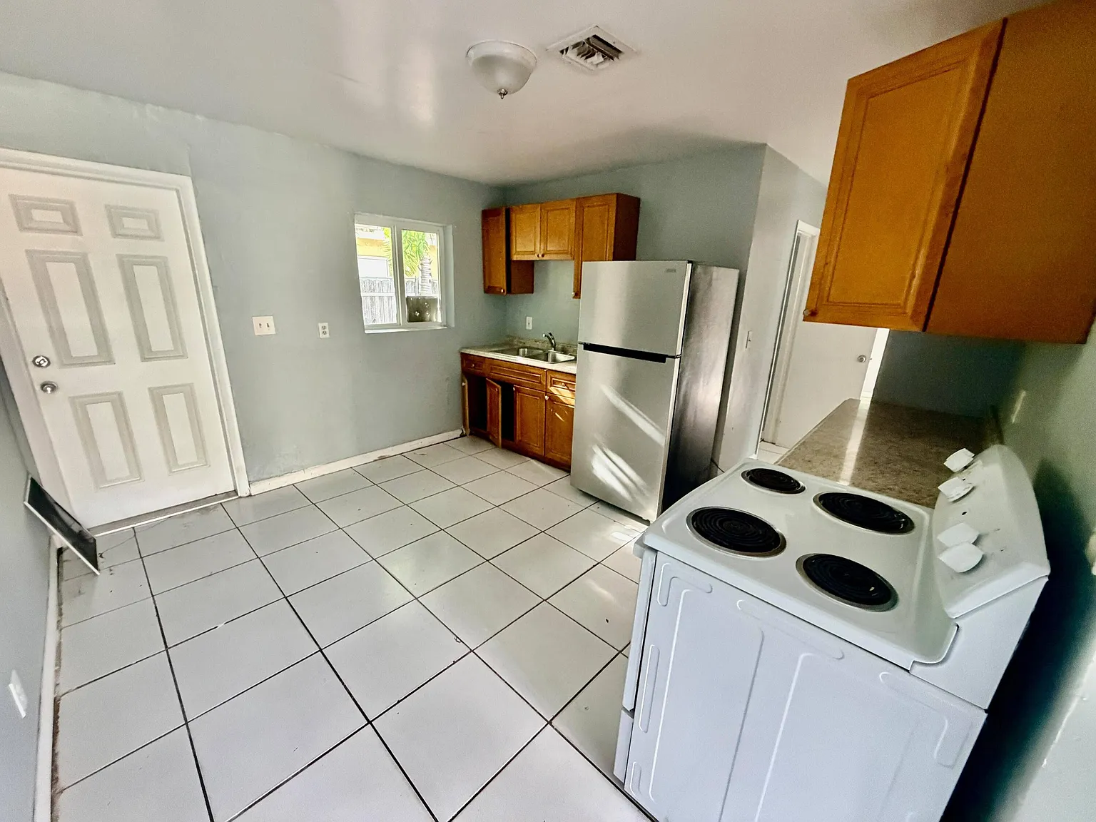 2 bed, 2.0 bath, 1558 sqft, $1,800 — Photo 2