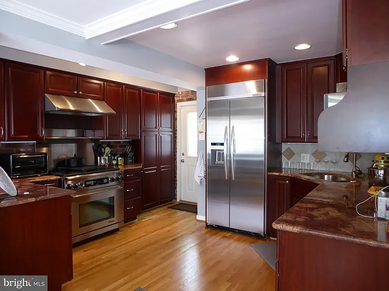 323 S Adams St — Photo 10