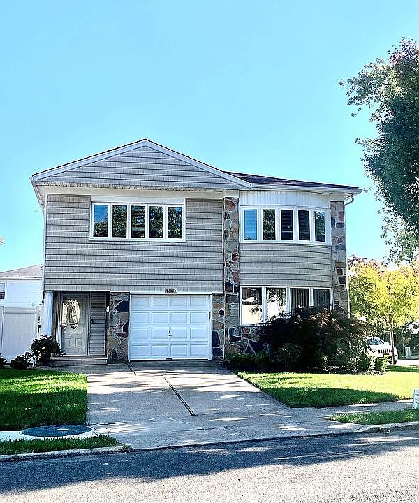 1st image of 130 Dawson Cir