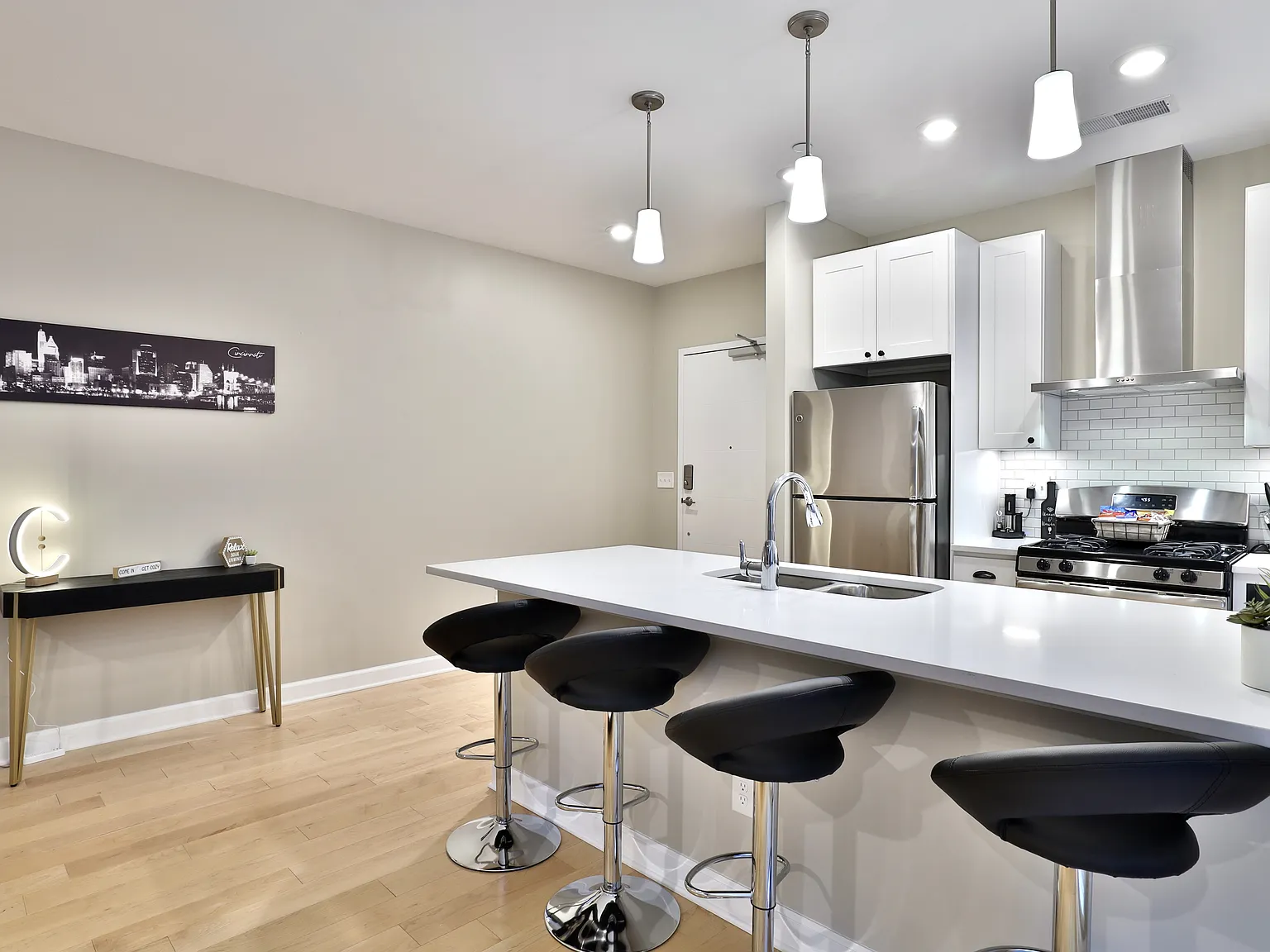 1 bed, 795 sqft, $2,555 — Photo 4