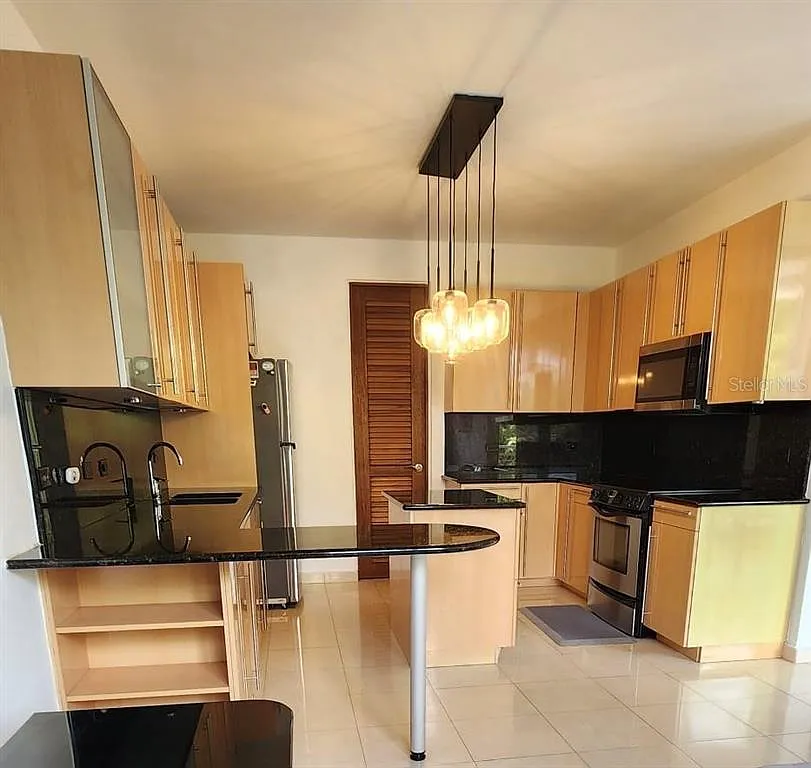3 bed, 2.5 bath, 1835 sqft, $3,600 — Photo 3