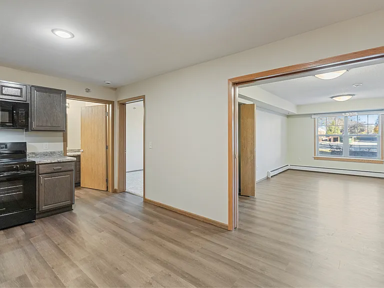 Kenyon Garden Apartments — Photo 22