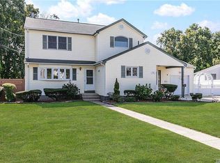 9 Armon Dr, Bethpage, NY 11714