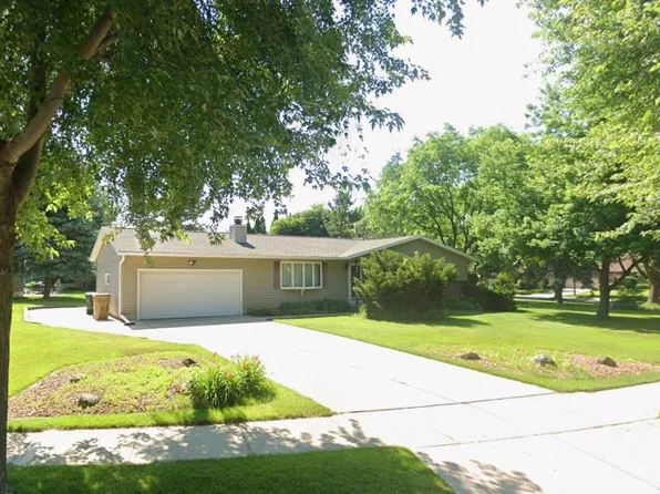 5001 Stonehaven Dr, Madison, WI 53716