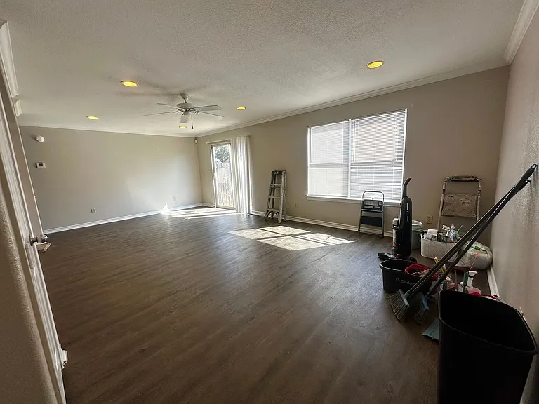 2527 Pascal Ct — Photo 2